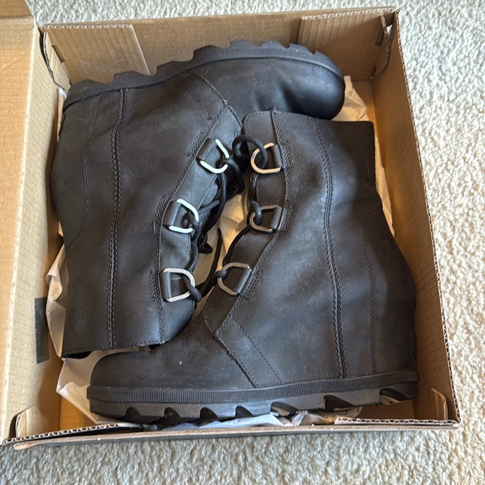Sorel Joan of Arctic Wedge II. Color: black size 9.5